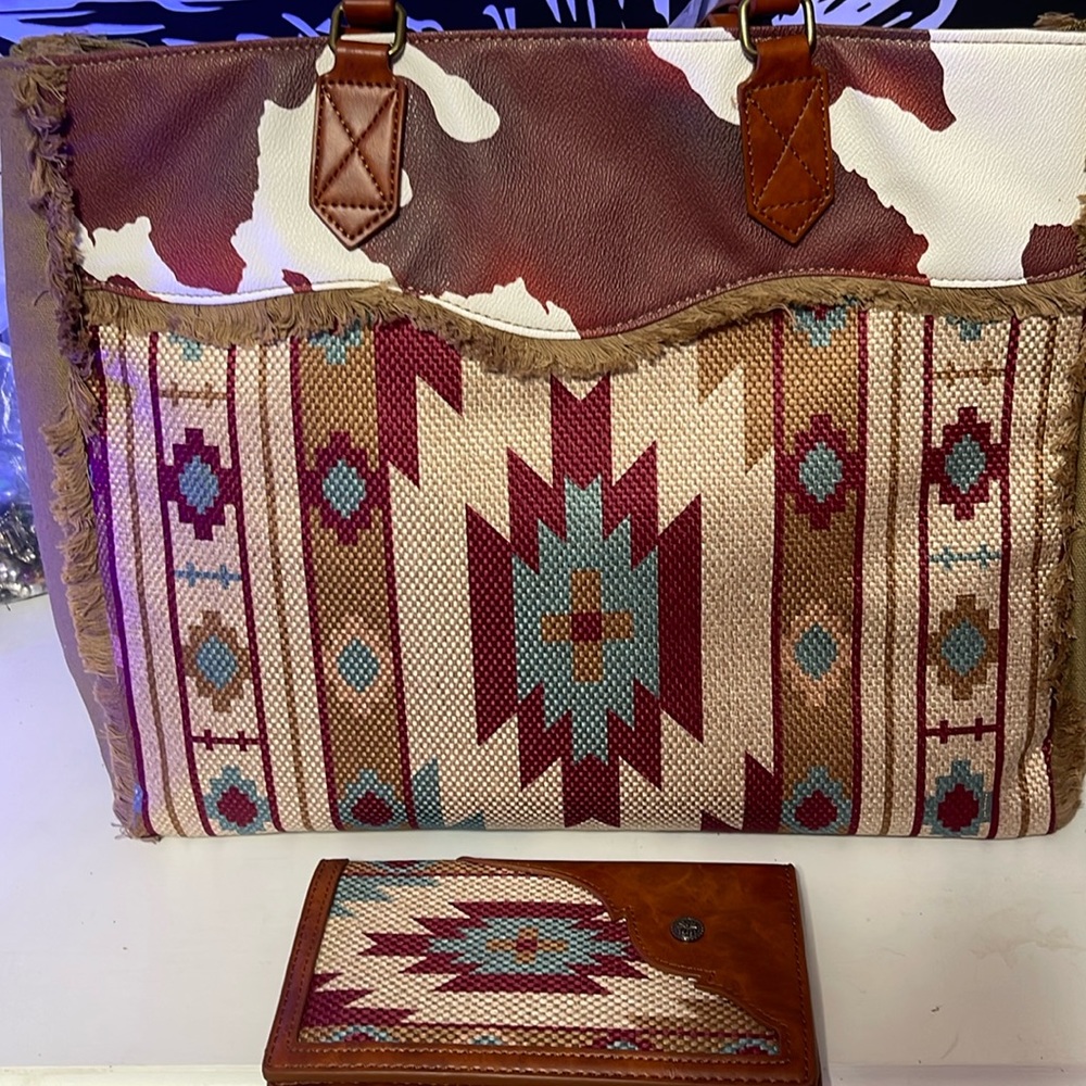 SOUTHERWESTERN NATIVE PURSE WITH WALLET. NWOT - Picture 1 of 13